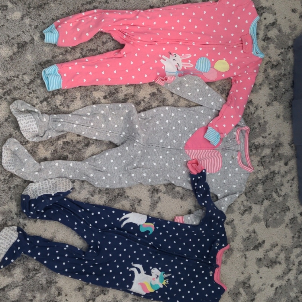 Set of three baby girl pajamas